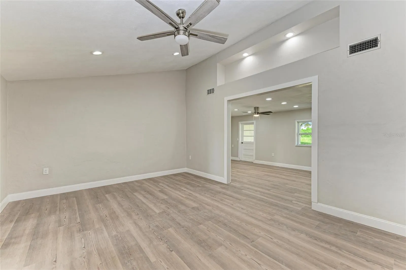 8164 ROBERT ST