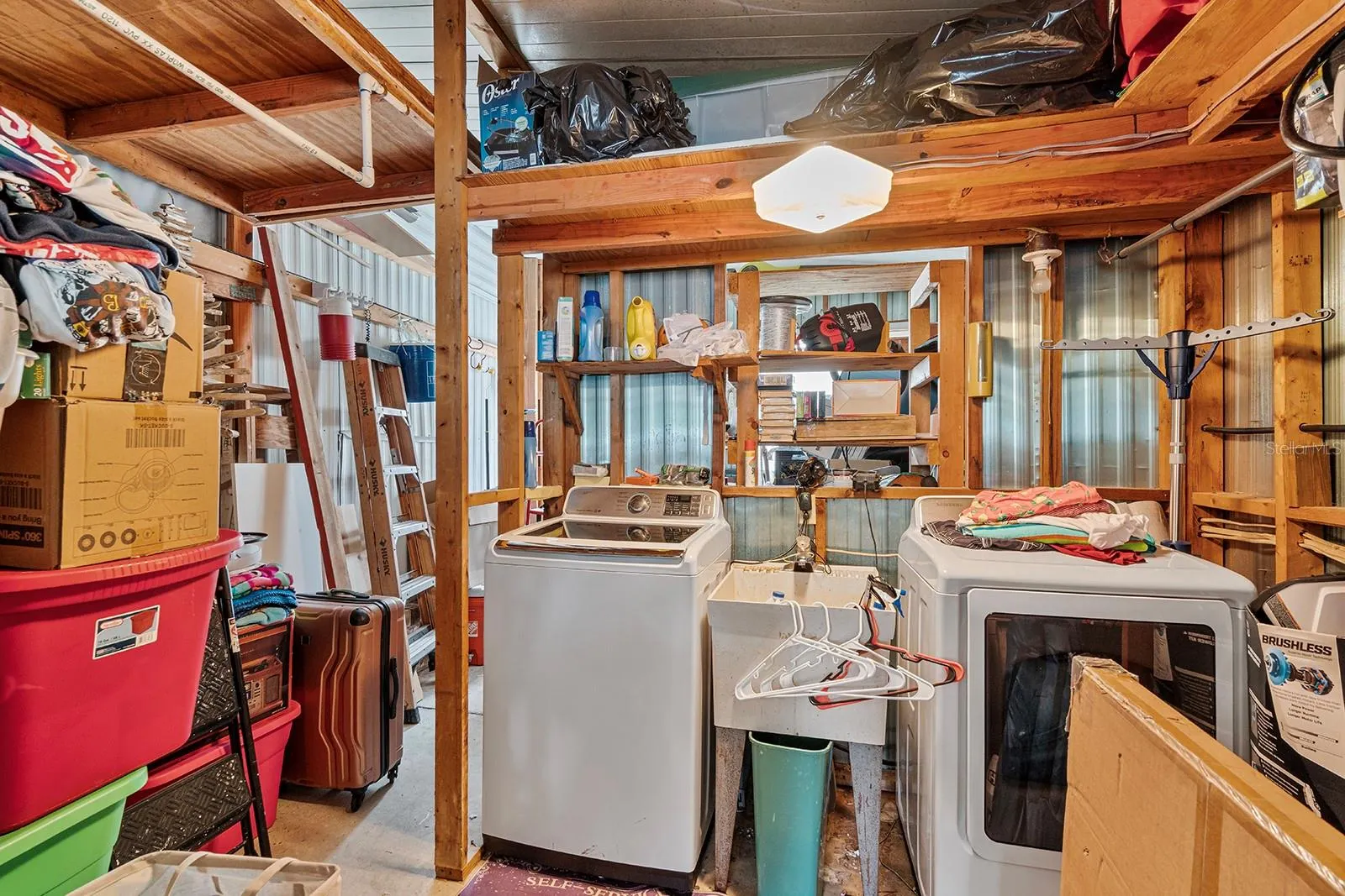 6 WOODLAND CIR