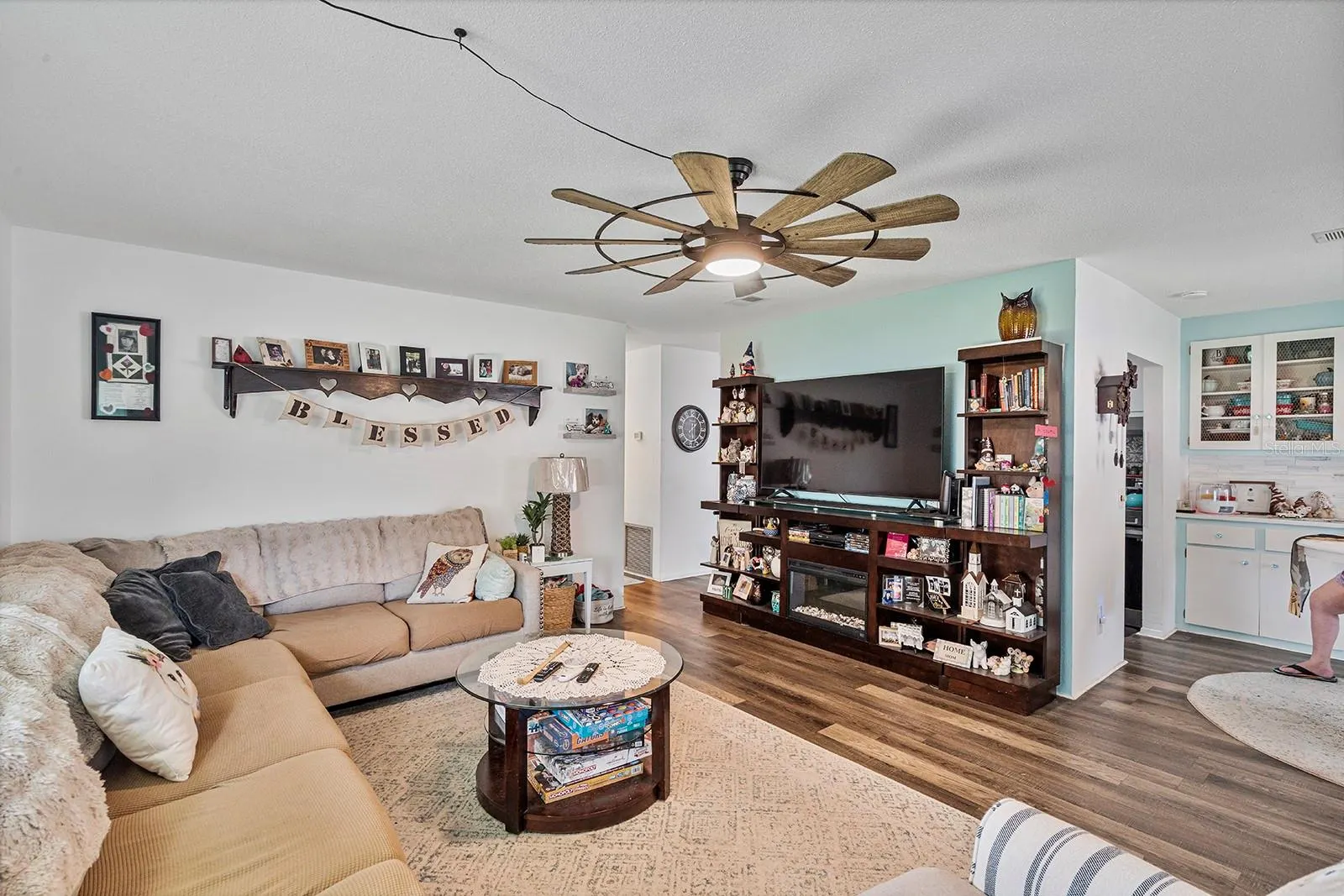 6 WOODLAND CIR