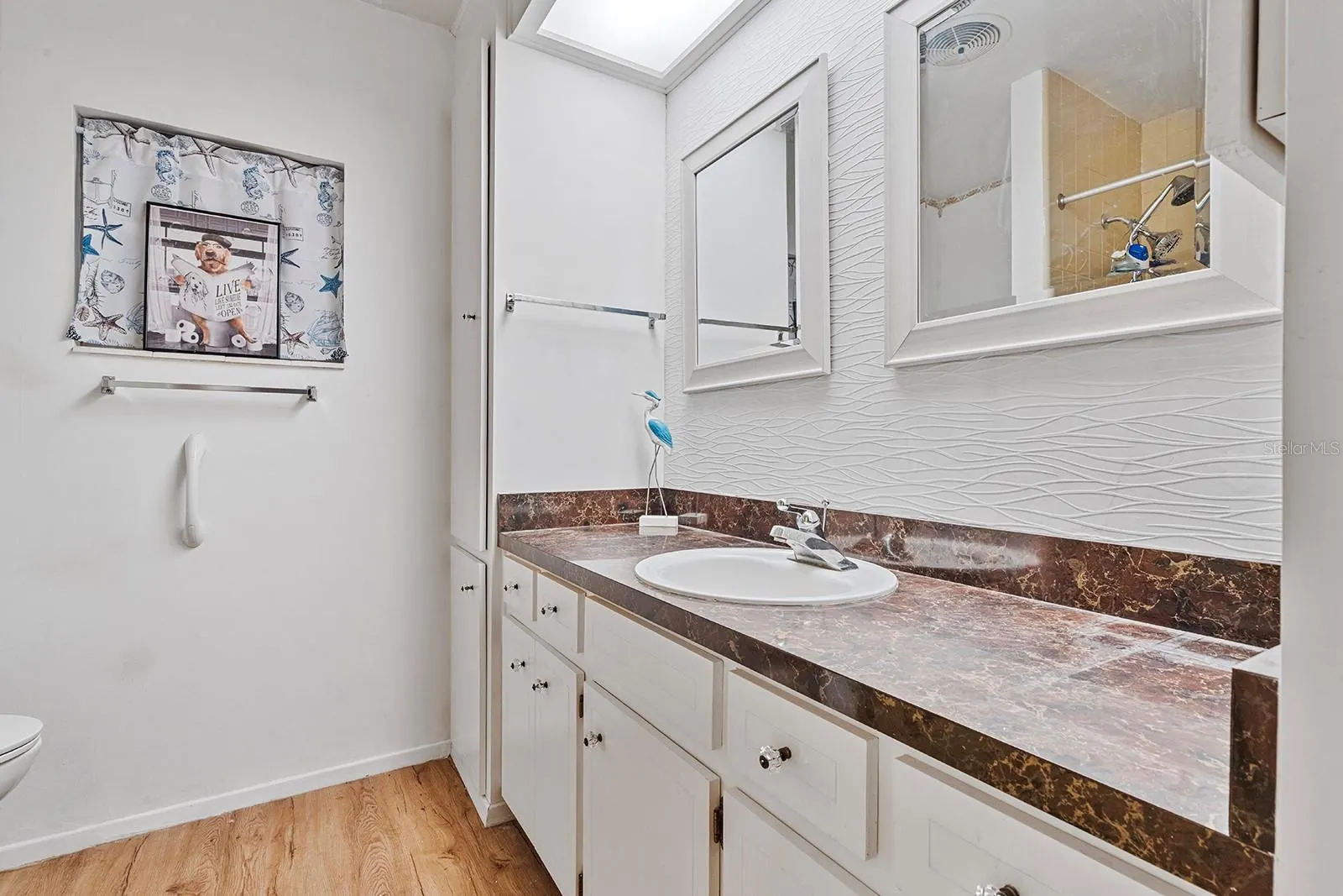 6 WOODLAND CIR