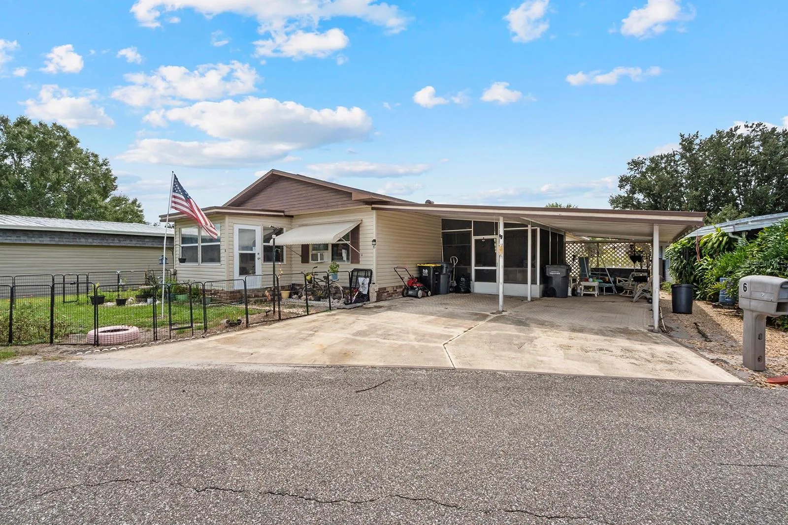 6 WOODLAND CIR