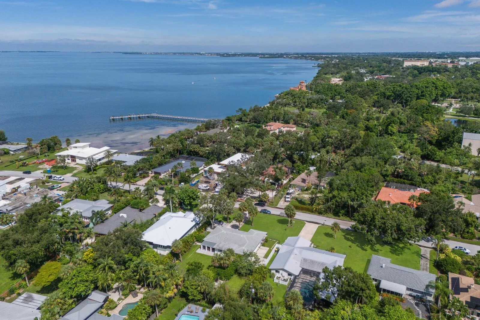 426 N SHORE DR