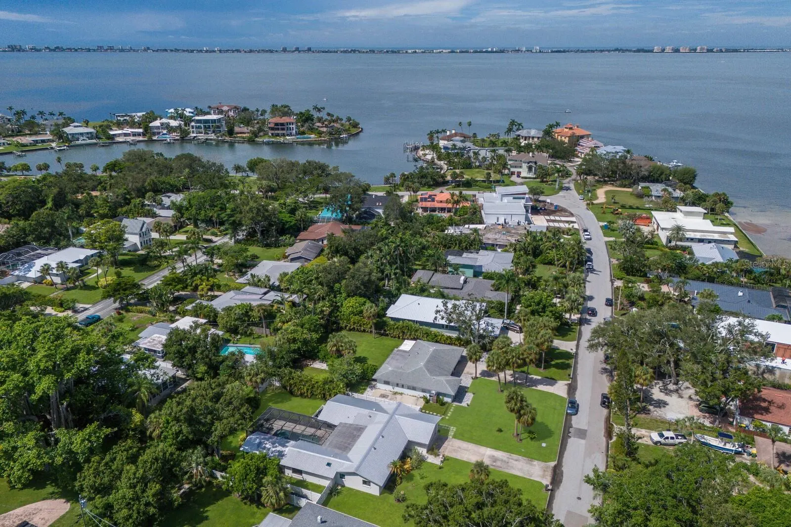 426 N SHORE DR