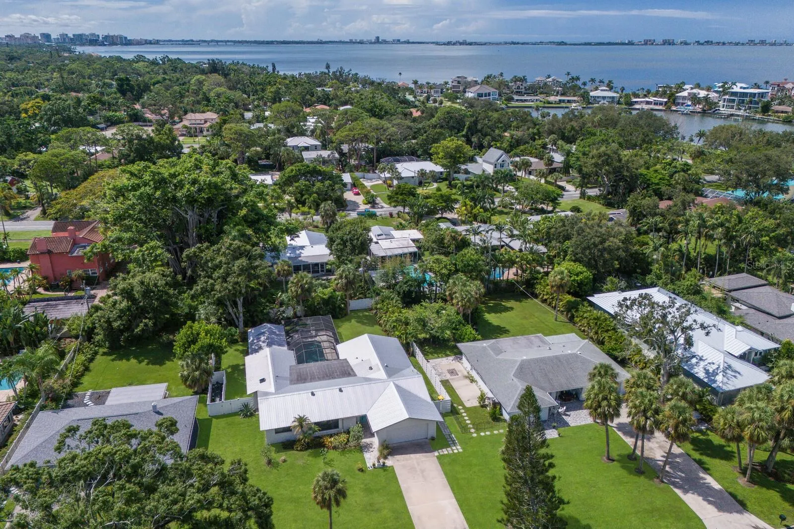 426 N SHORE DR
