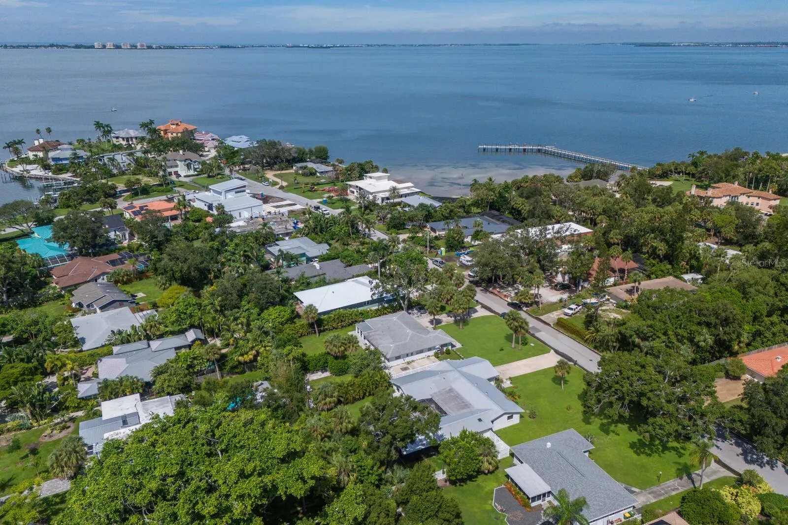 426 N SHORE DR