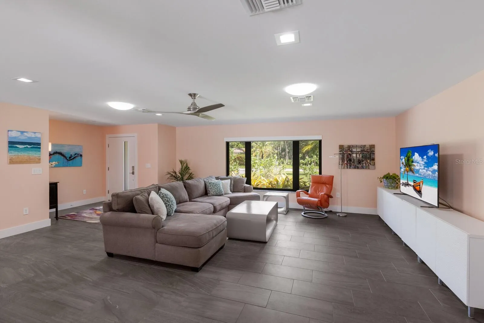 426 N SHORE DR