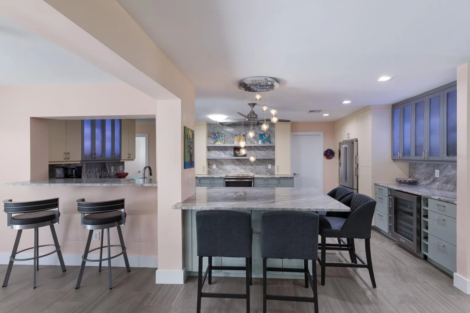 426 N SHORE DR