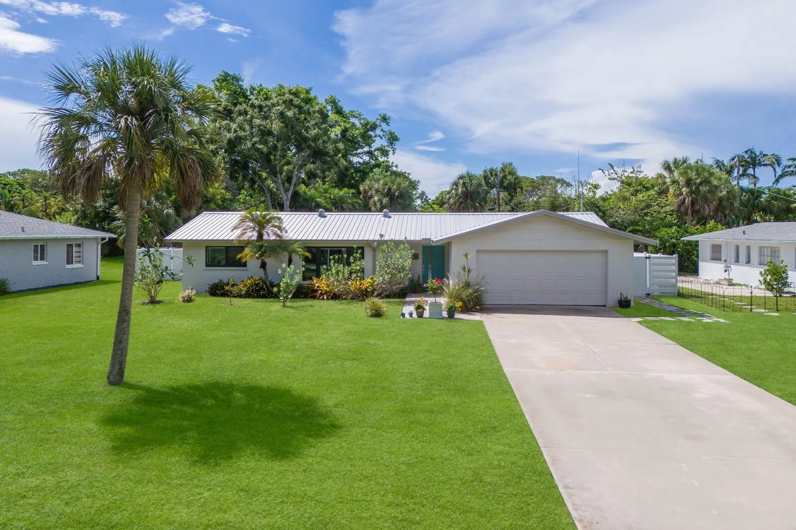 426 N SHORE DR