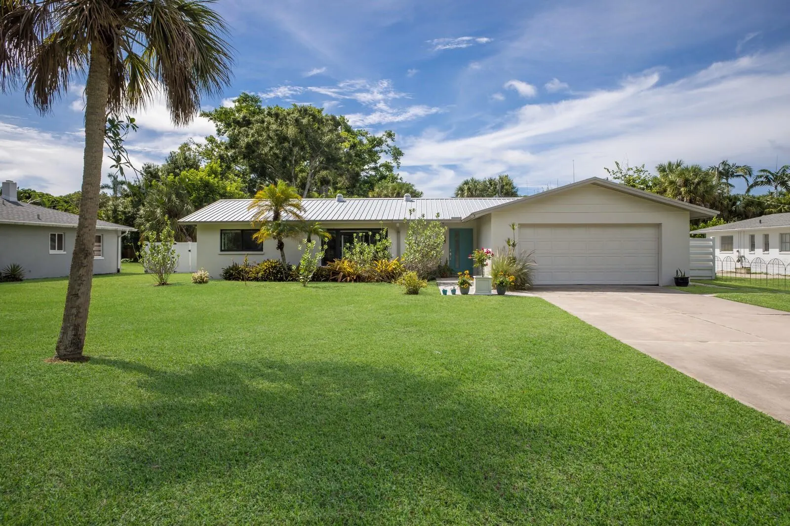 426 N SHORE DR