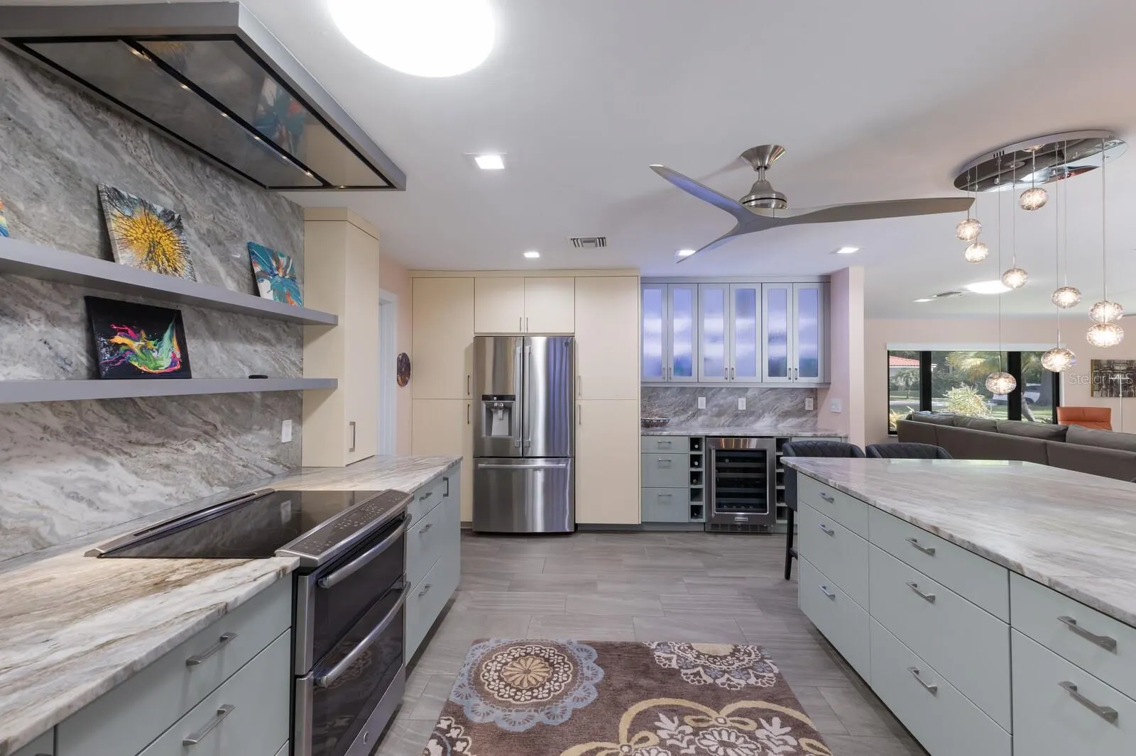 426 N SHORE DR
