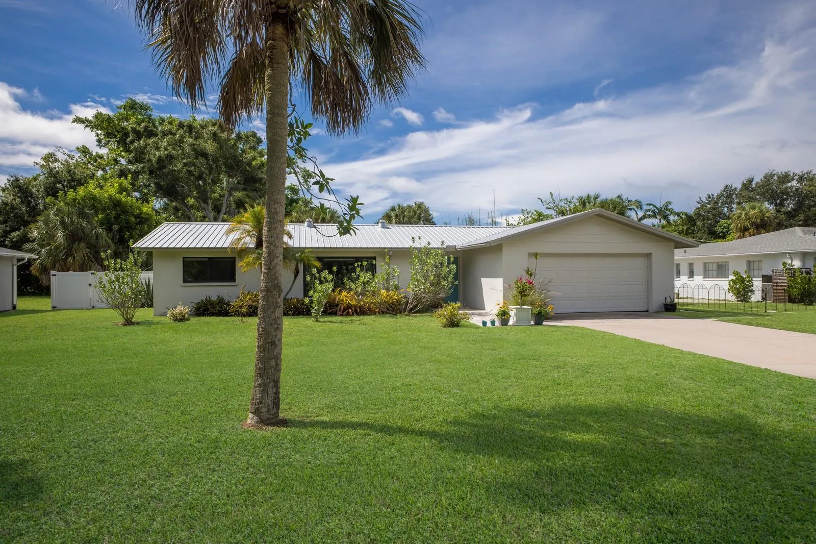 426 N SHORE DR
