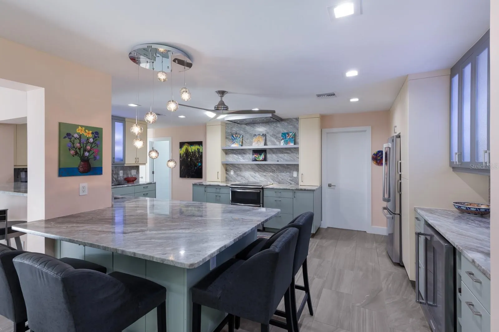 426 N SHORE DR