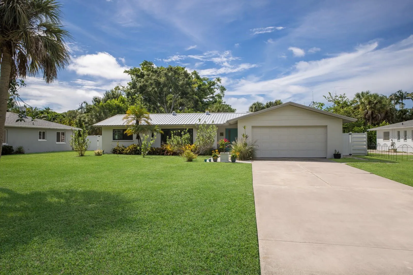 426 N SHORE DR