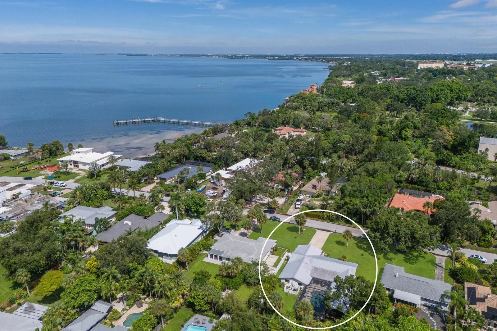 426 N SHORE DR