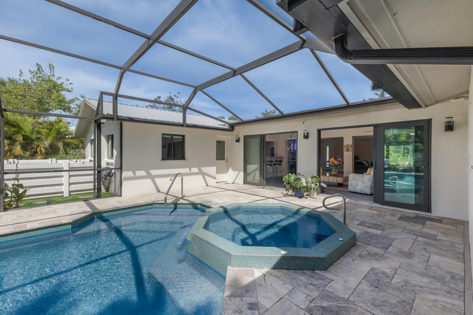 426 N SHORE DR
