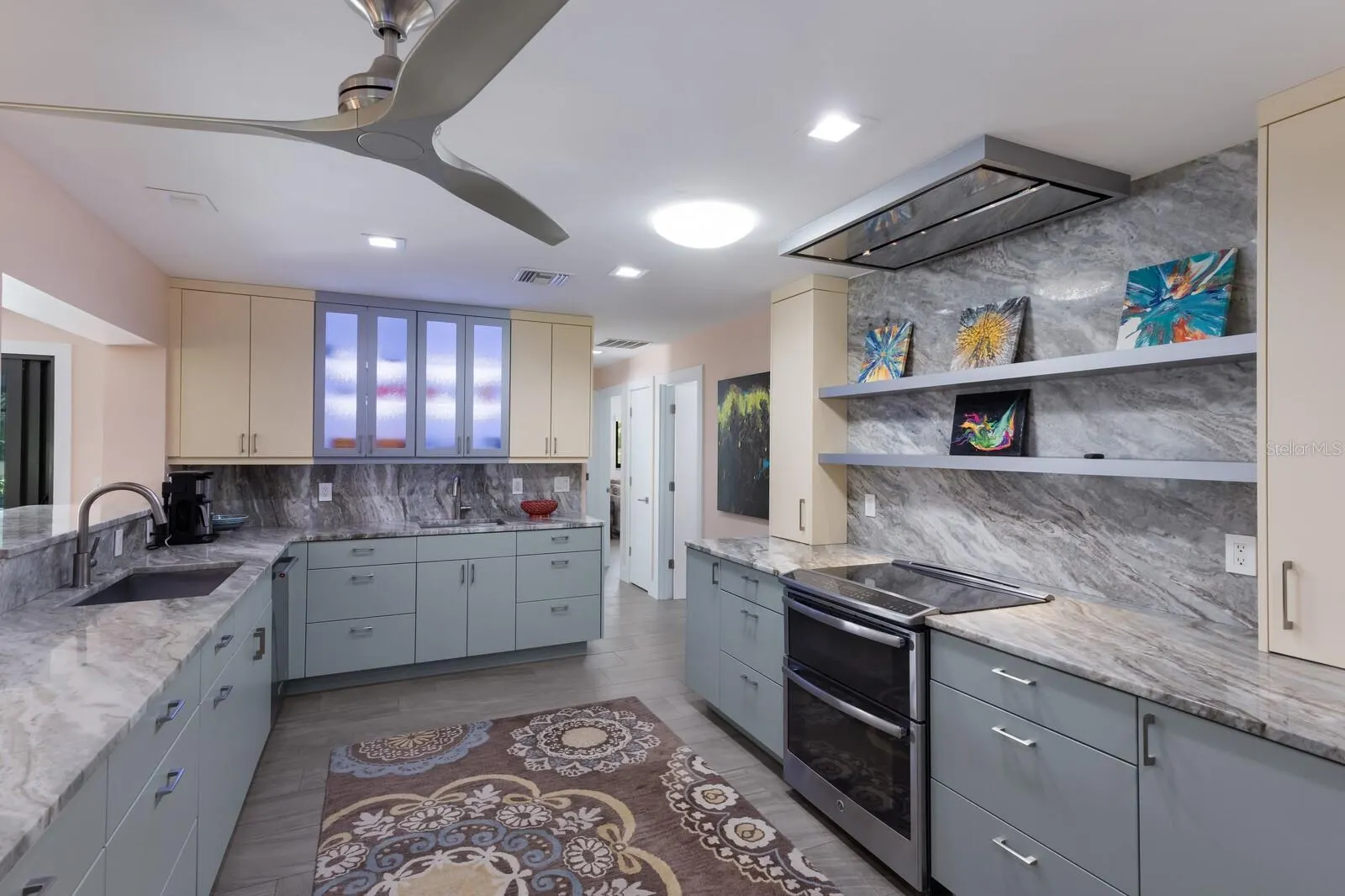 426 N SHORE DR