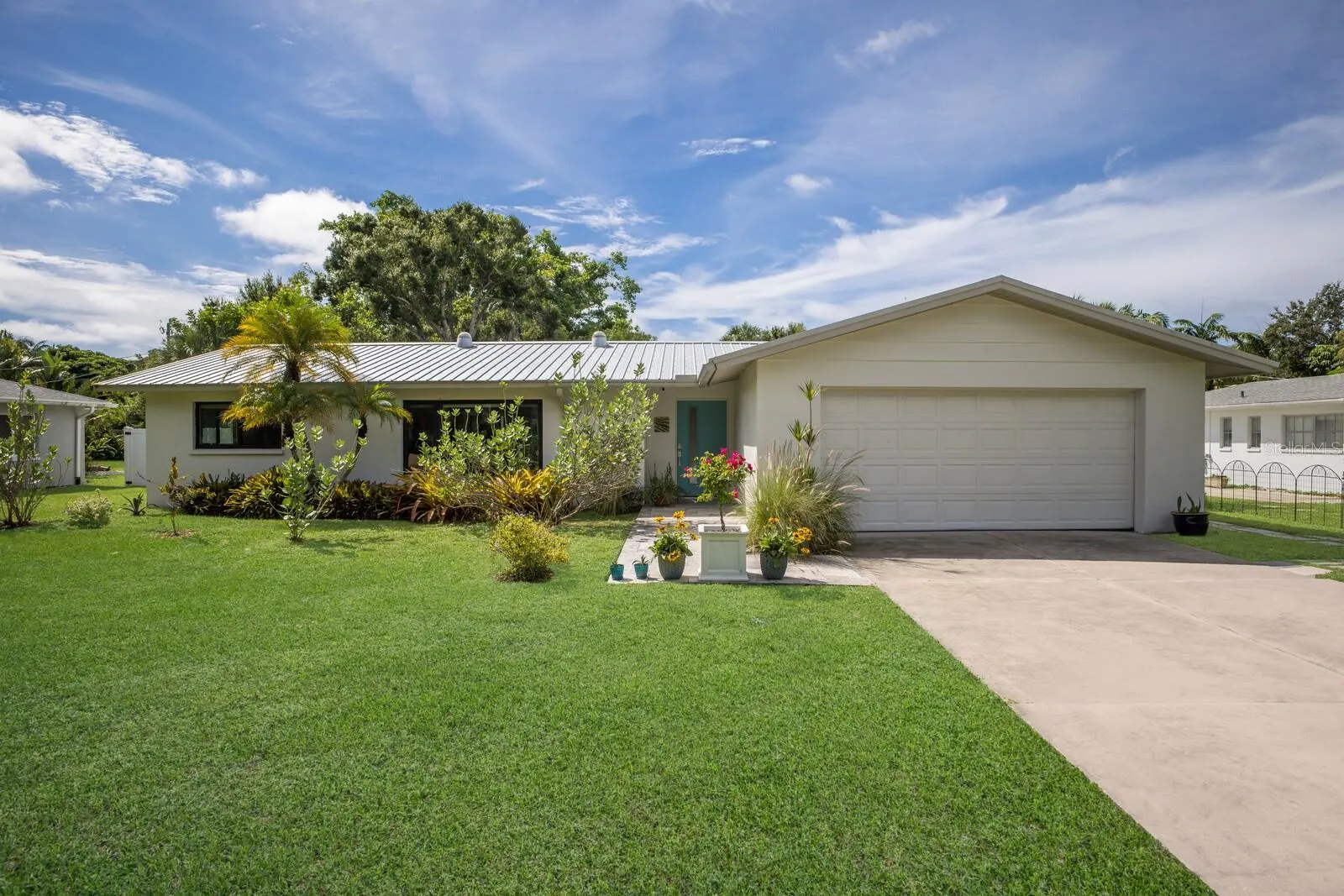 426 N SHORE DR