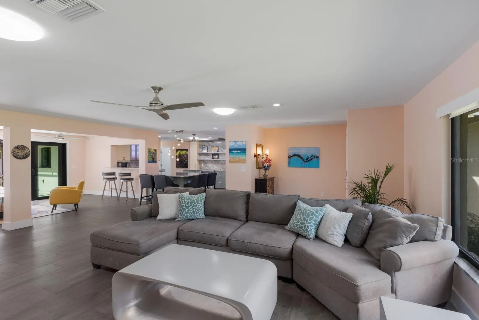 426 N SHORE DR