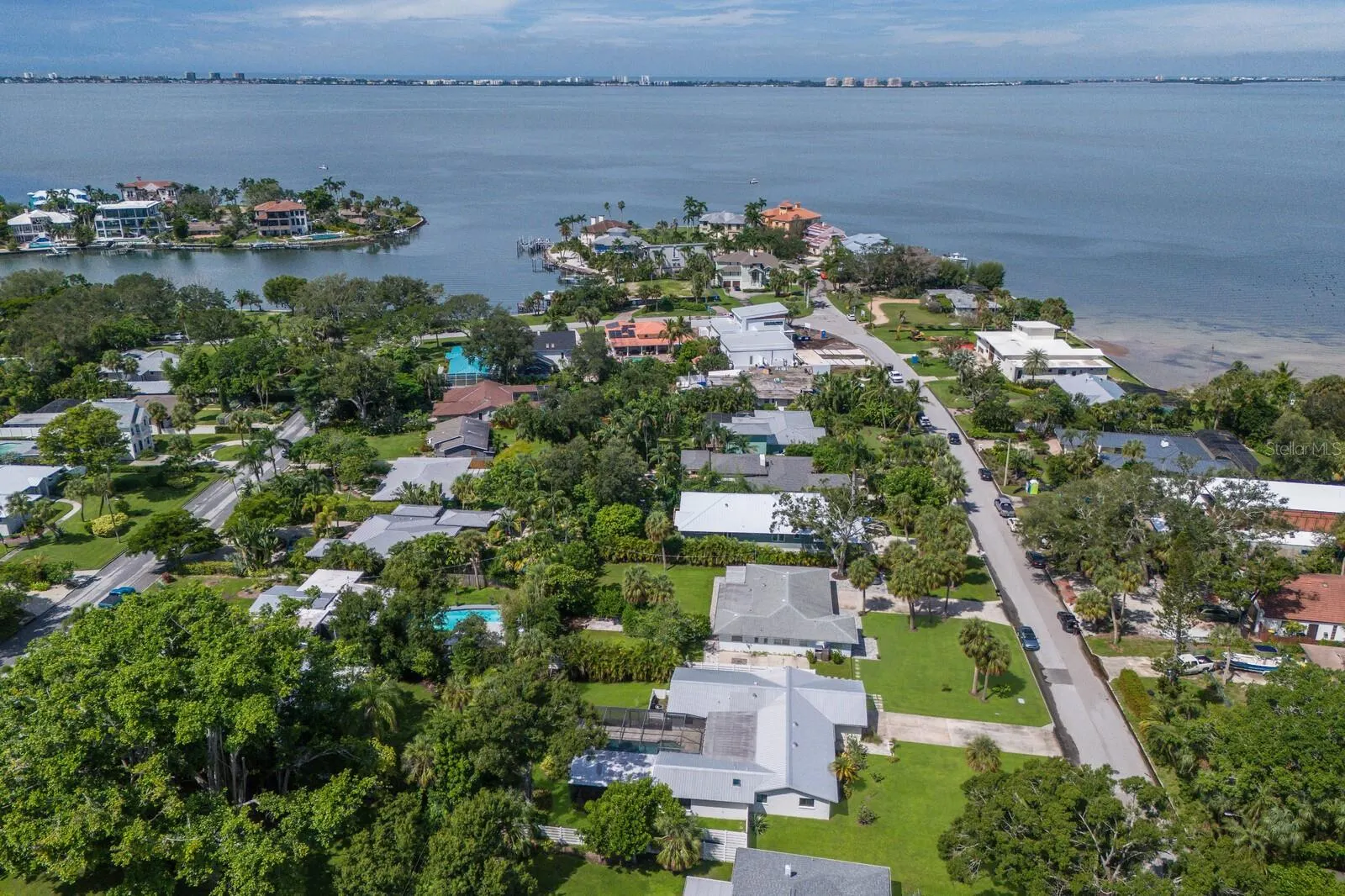 426 N SHORE DR