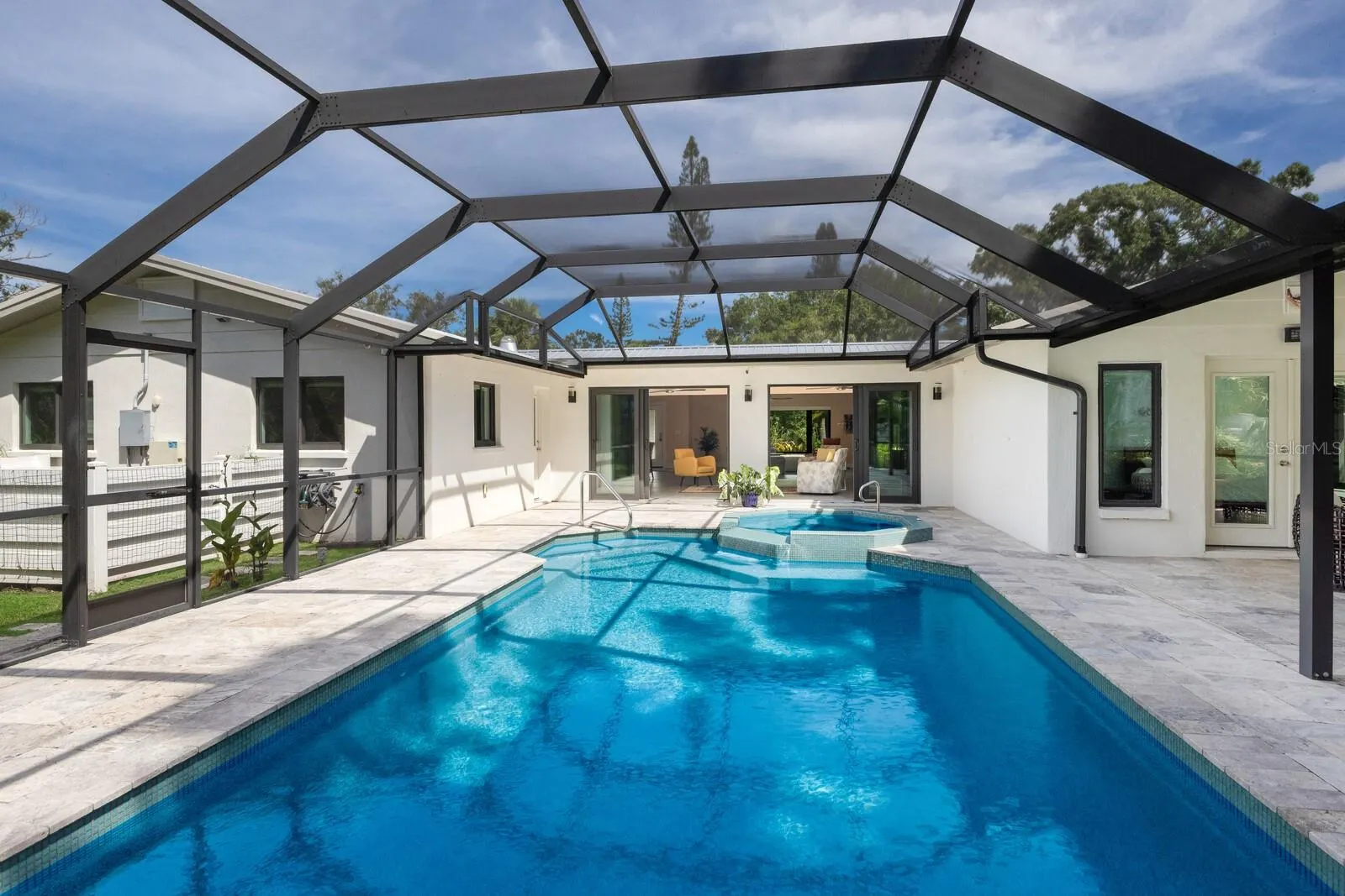 426 N SHORE DR