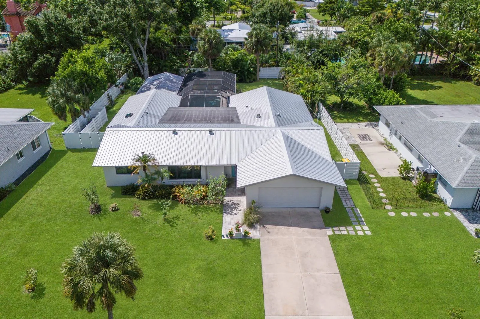 426 N SHORE DR