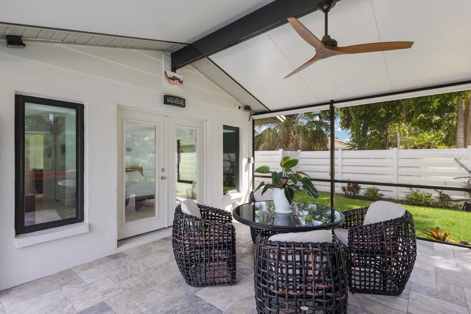 426 N SHORE DR