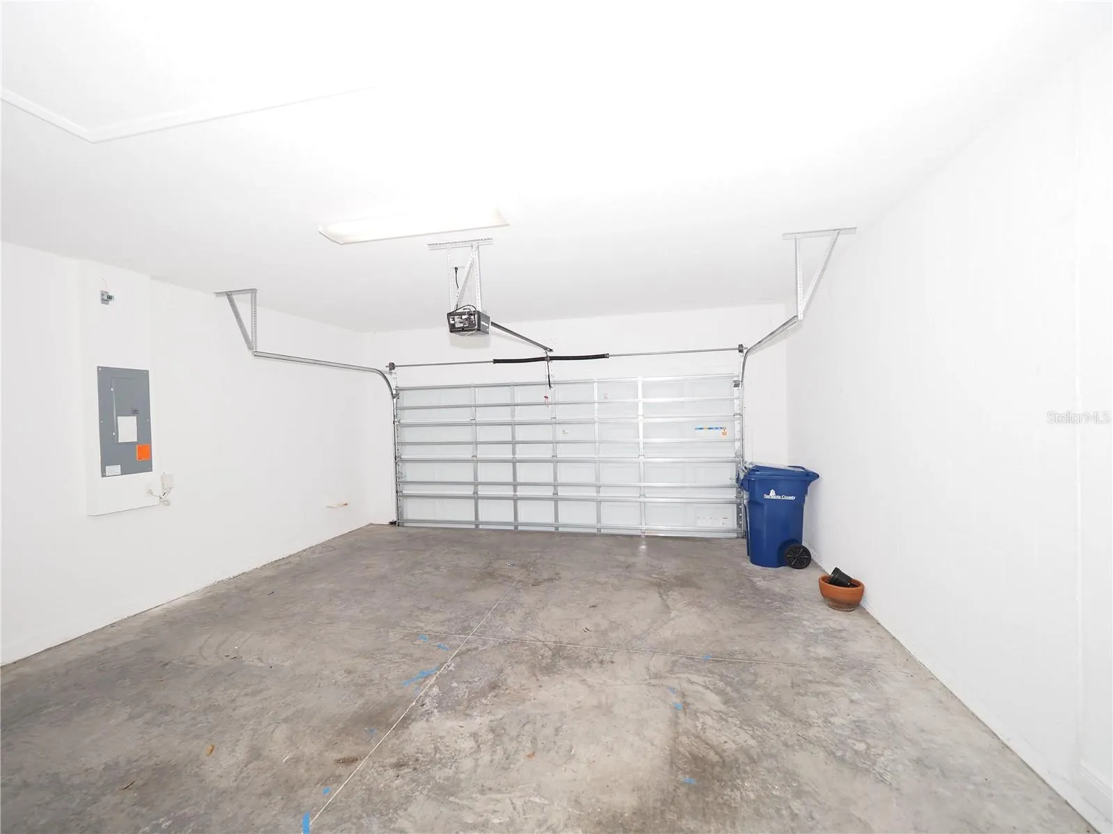 995 MOLLY CIR