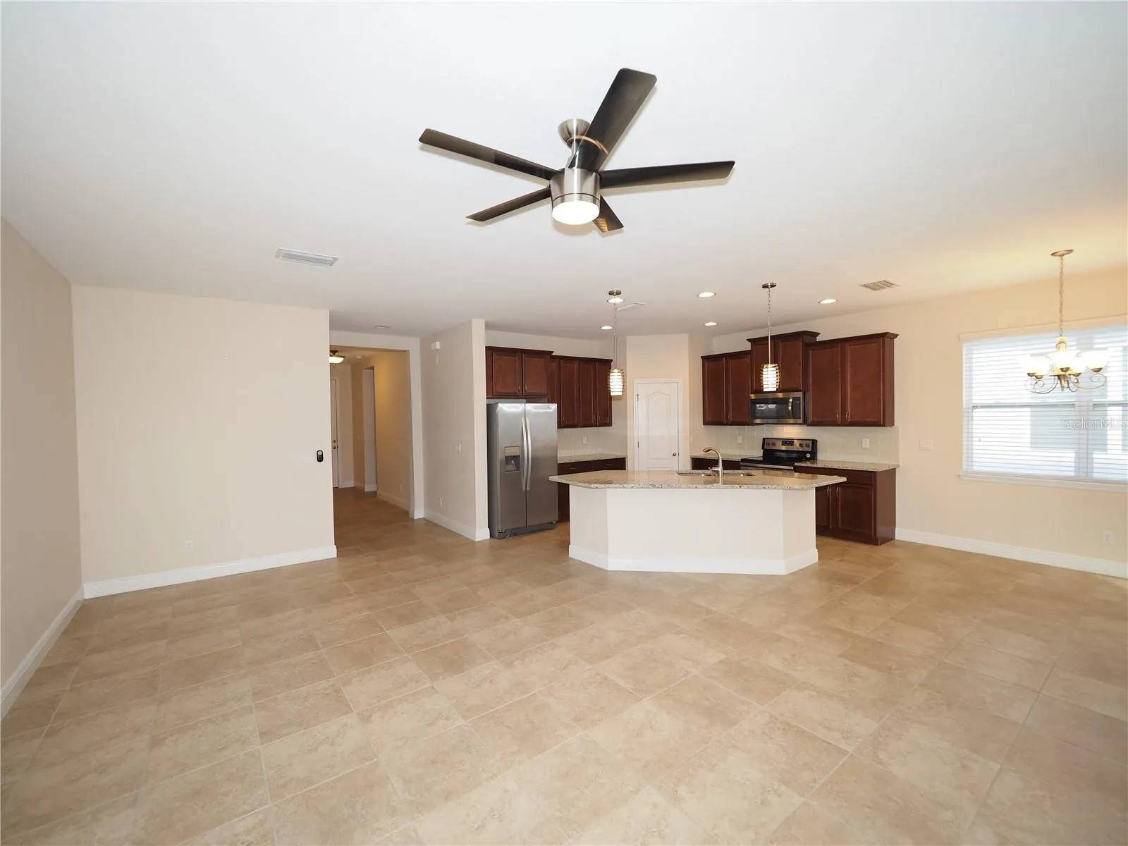 995 MOLLY CIR