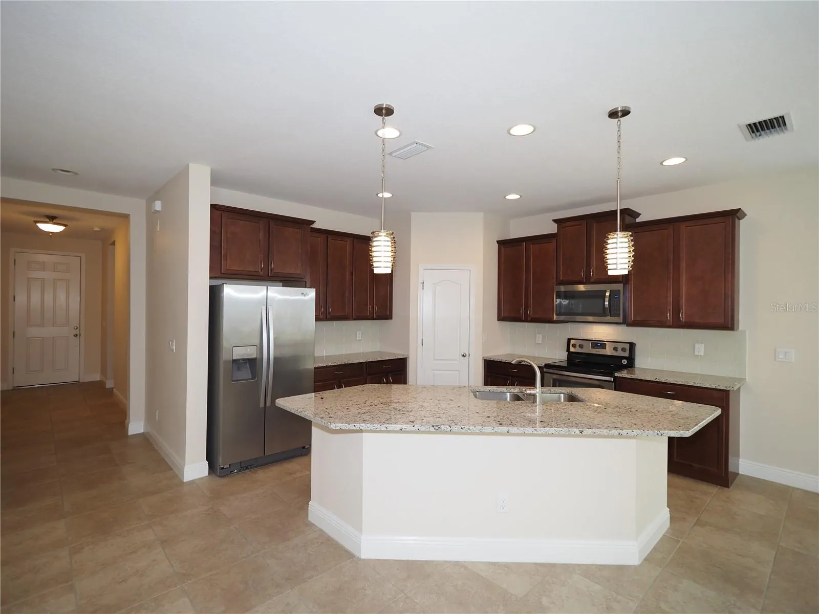 995 MOLLY CIR