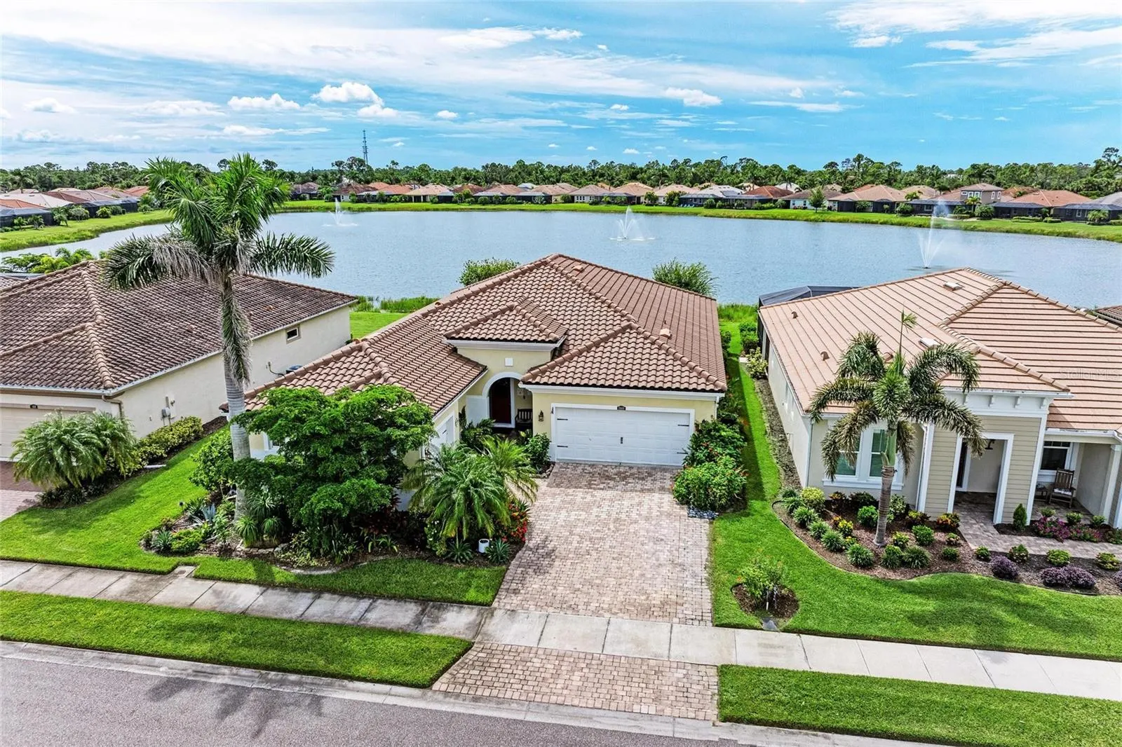 11669 TAPESTRY LN