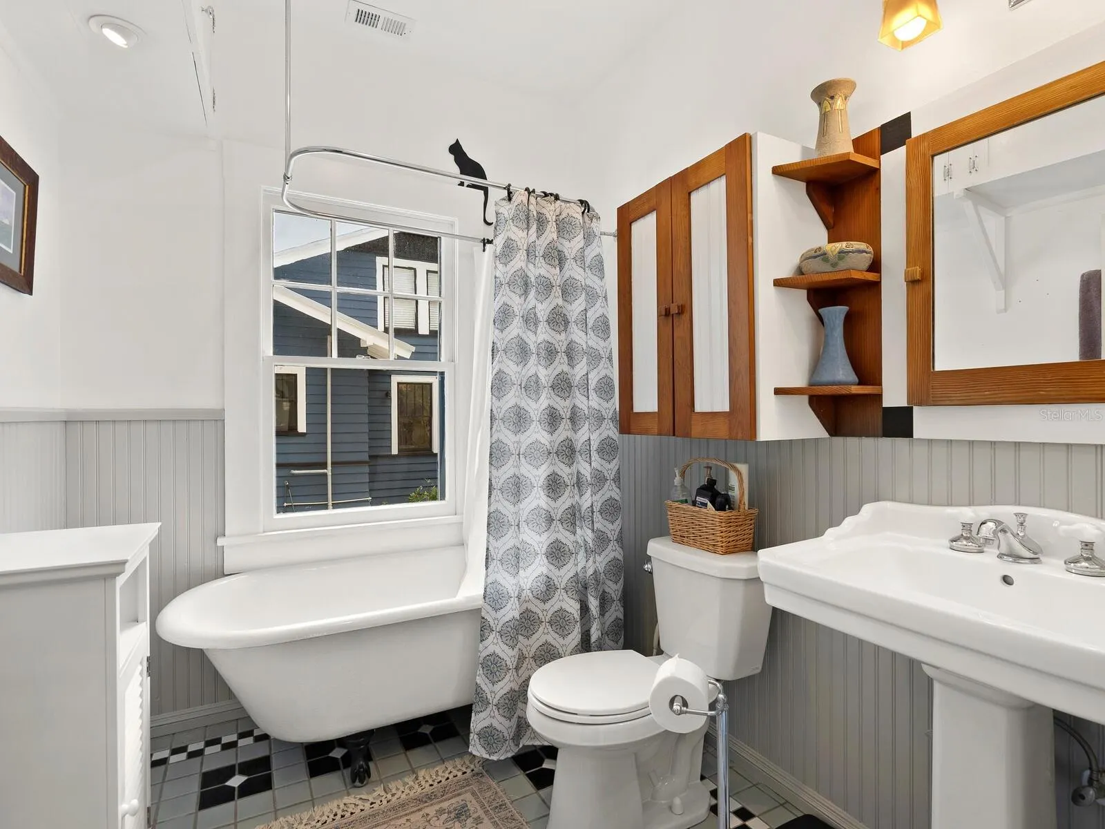 2322 7TH AVE W