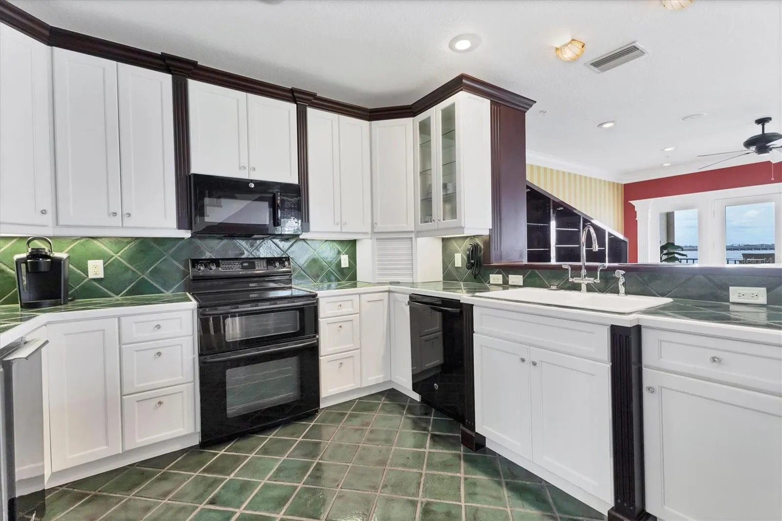 1602 POINT PLEASANT AVE W
