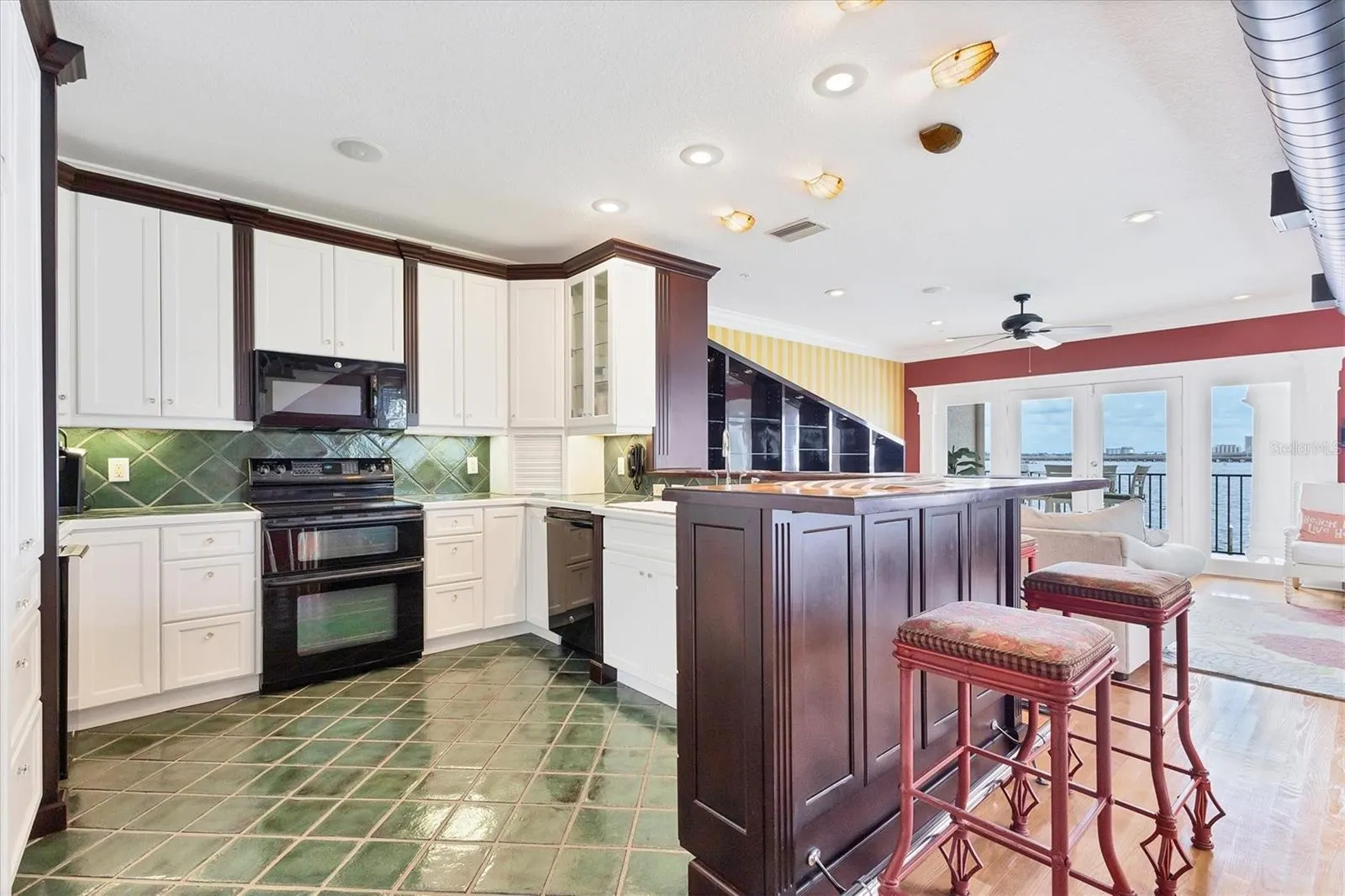 1602 POINT PLEASANT AVE W
