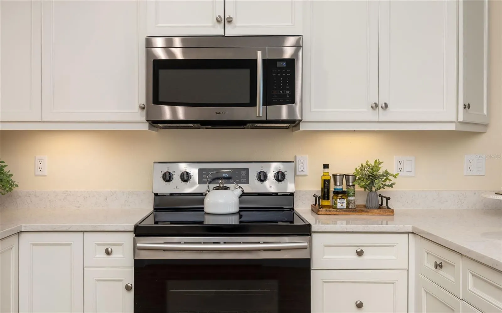 555 N ORANGE AVE #207, #207