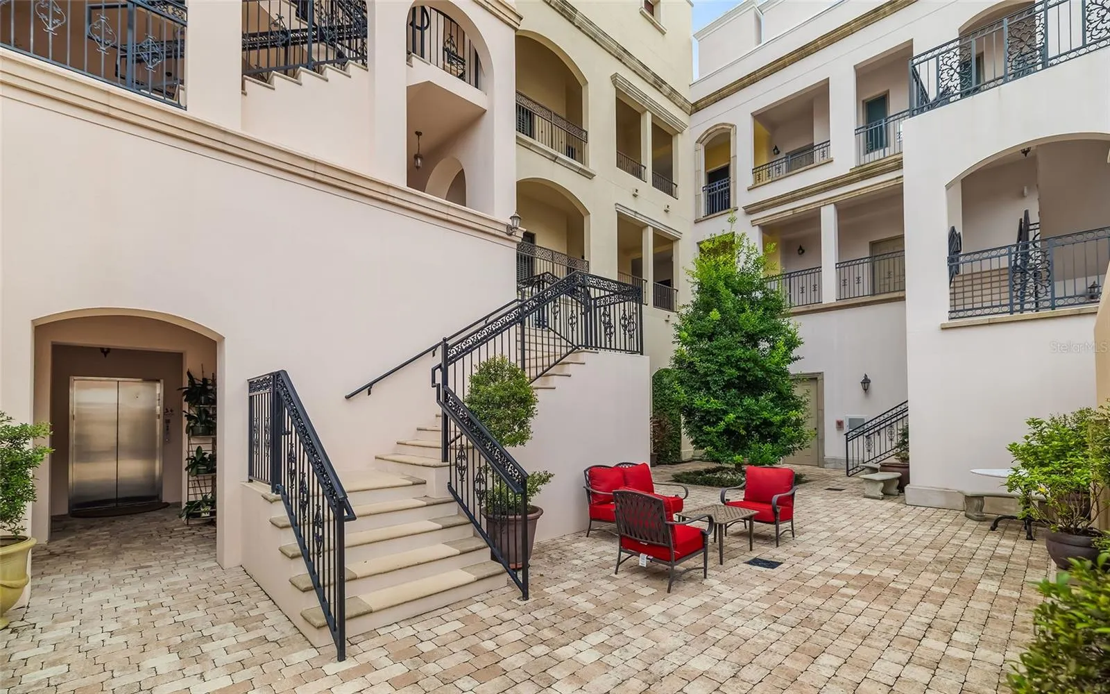 555 N ORANGE AVE #207, #207