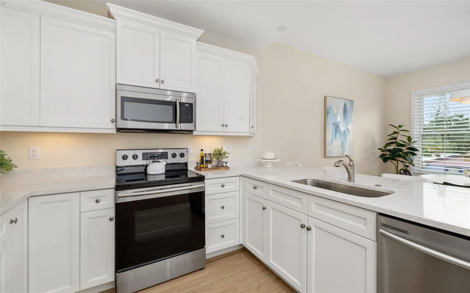 555 N ORANGE AVE #207, #207