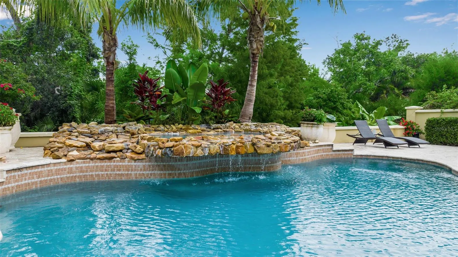 422 BLUE GARDEN LN
