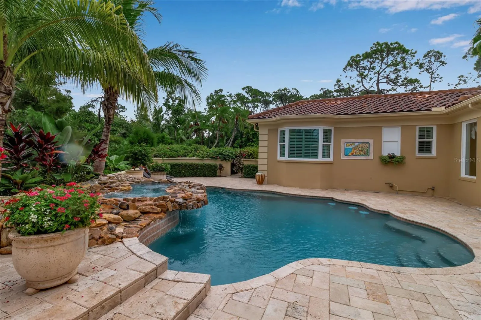 422 BLUE GARDEN LN