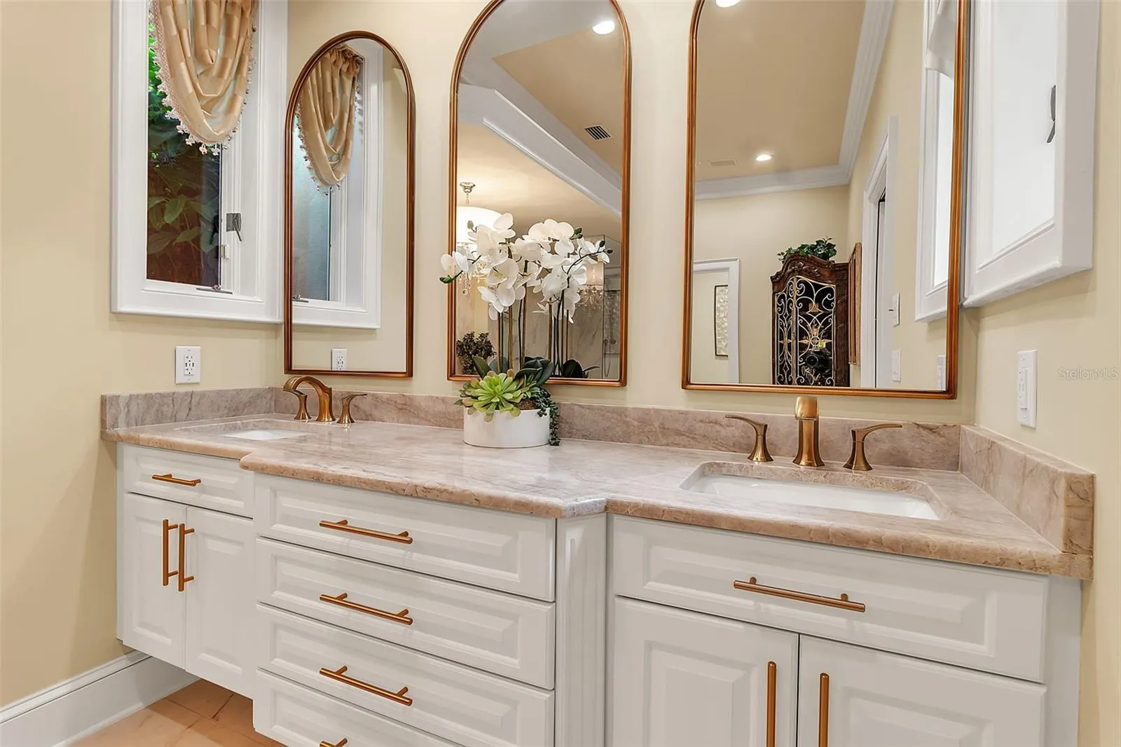 422 BLUE GARDEN LN
