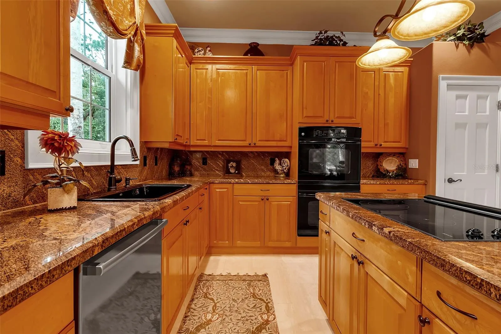 422 BLUE GARDEN LN