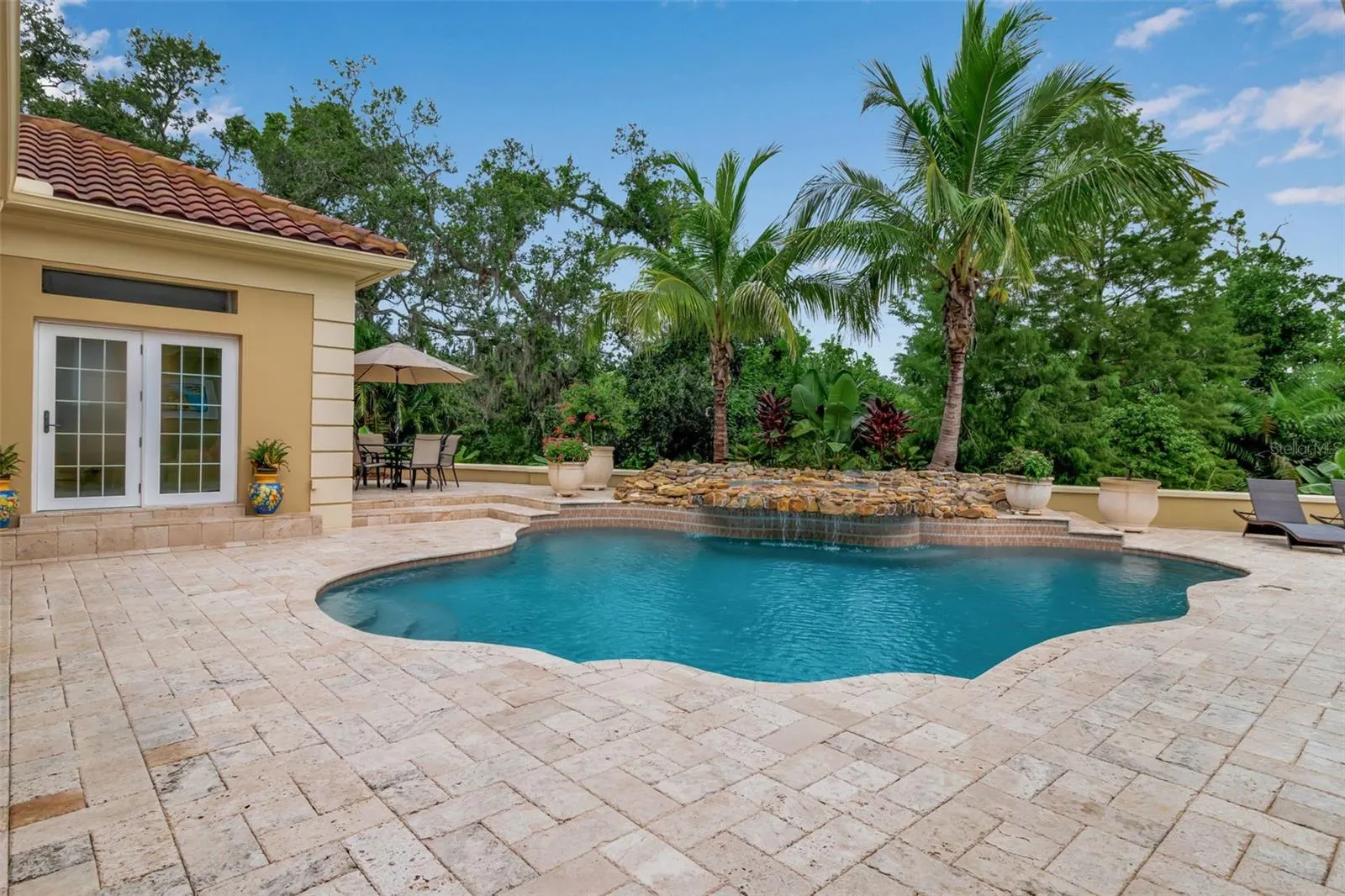 422 BLUE GARDEN LN