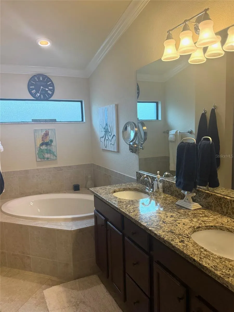 5528 PALMER CIR #206, #206