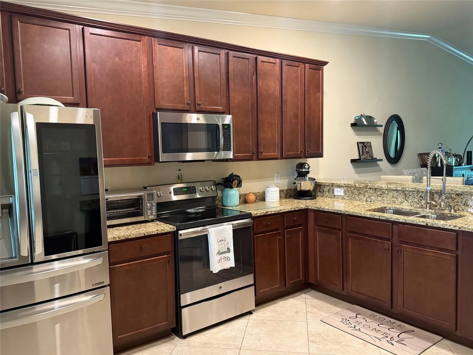 5528 PALMER CIR #206, #206
