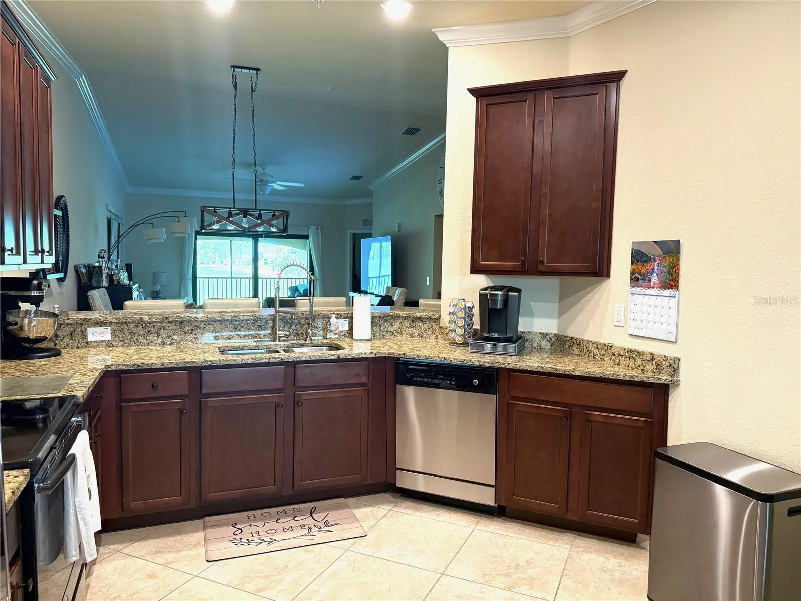 5528 PALMER CIR #206, #206