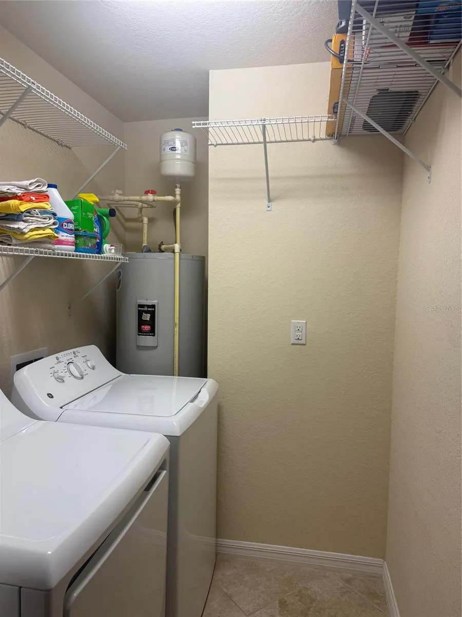 5528 PALMER CIR #206, #206