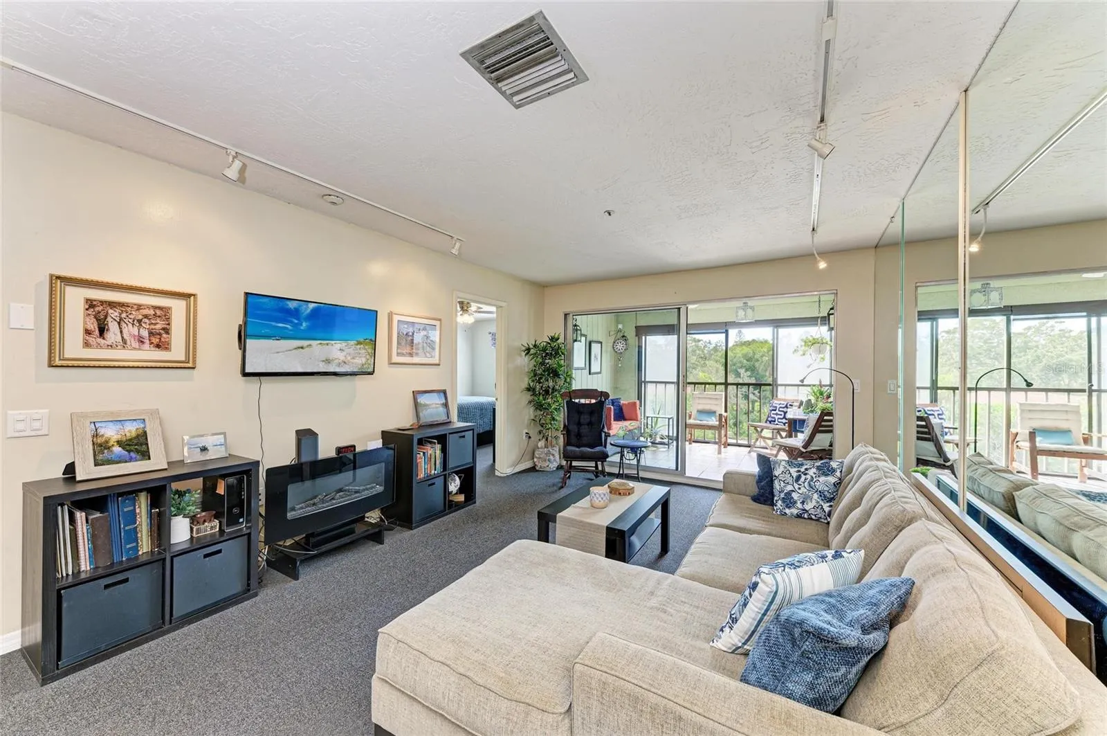 2124 TAMIAMI TRL #207, #207