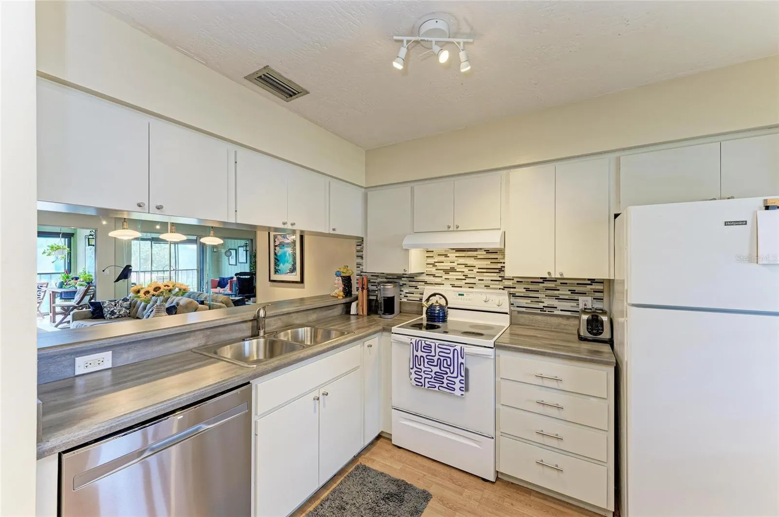 2124 TAMIAMI TRL #207, #207