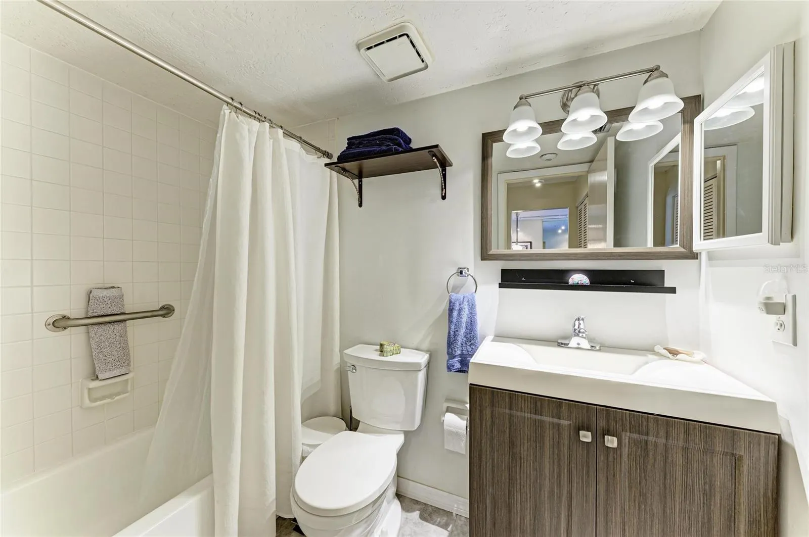 2124 TAMIAMI TRL #207, #207