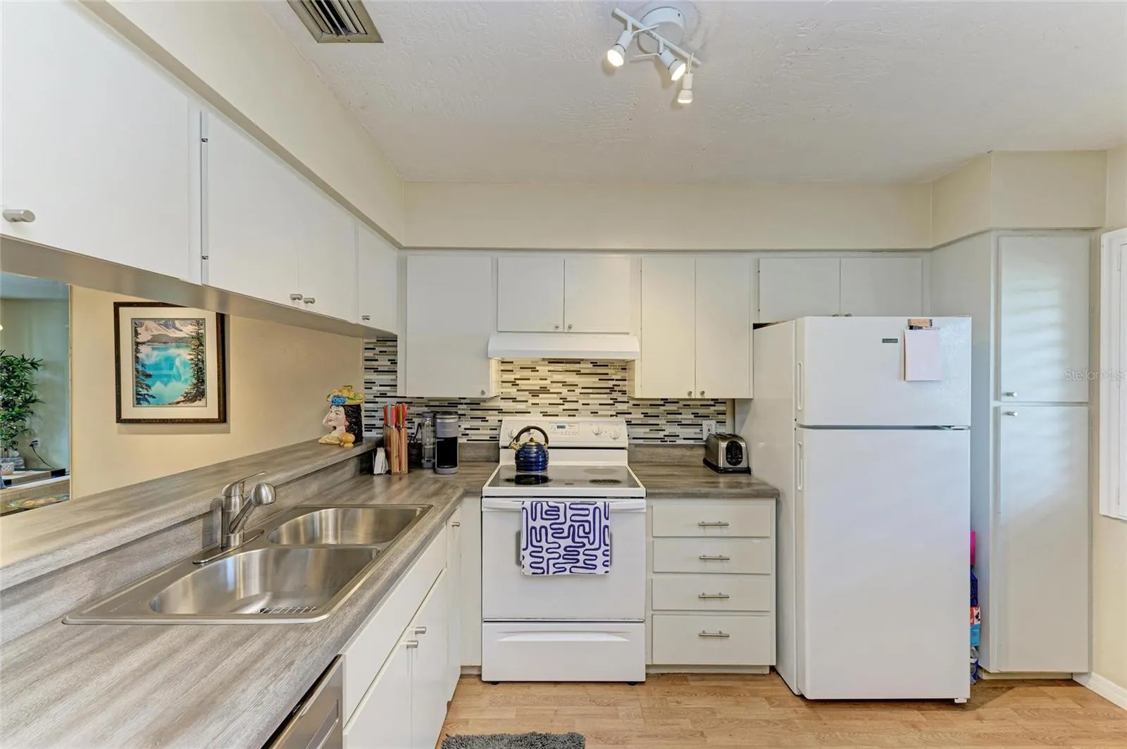 2124 TAMIAMI TRL #207, #207