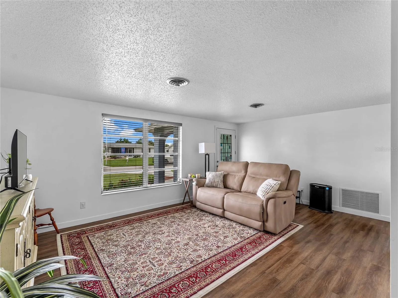 540 OXFORD DR